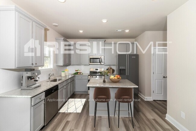 Photo - 190 Brougham Dr S