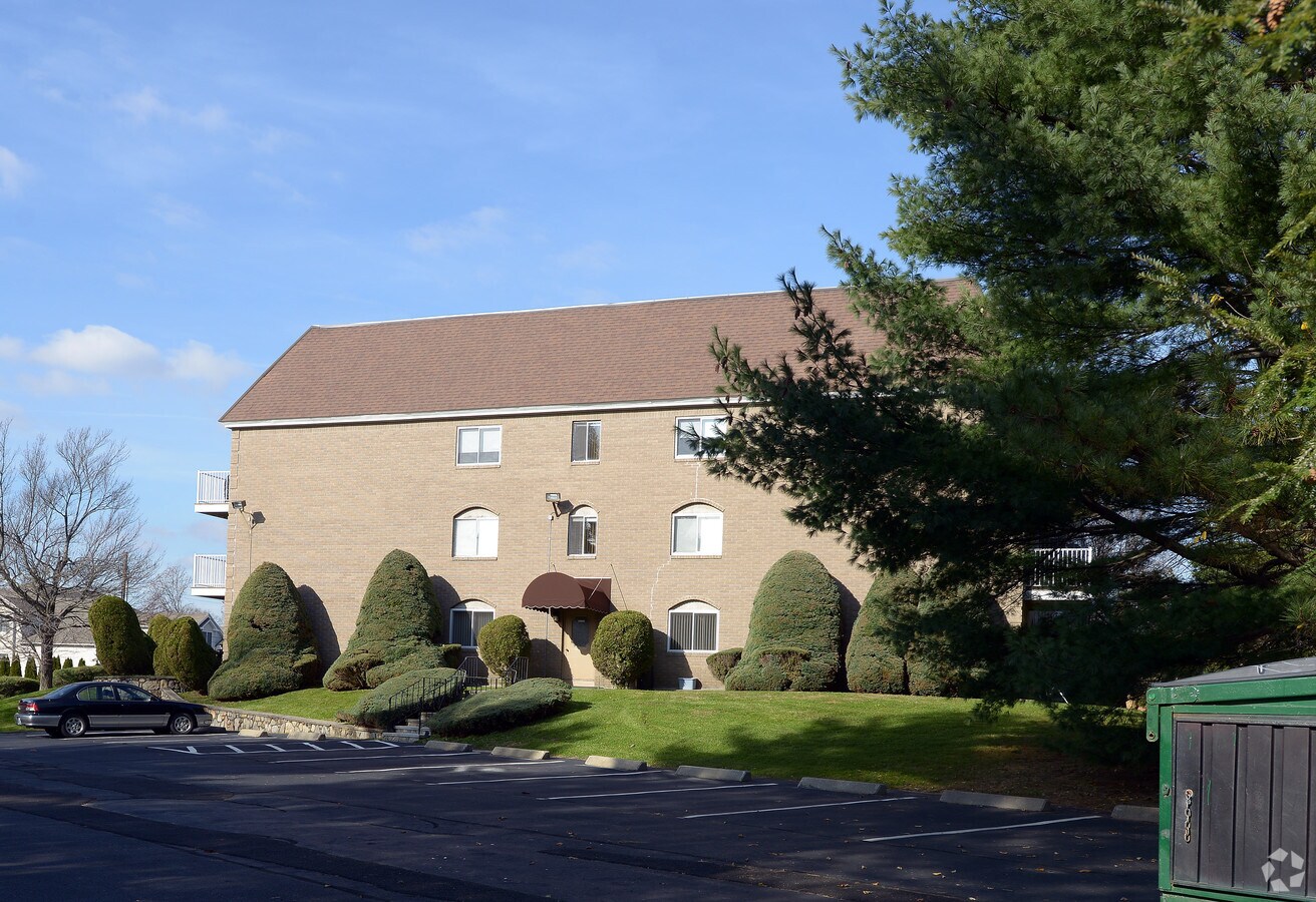 Photo - Chateau Regale Apartments