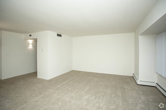 1BR, 1BA - 833 SF The Quarter