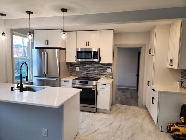 320 W Main St Unit 3