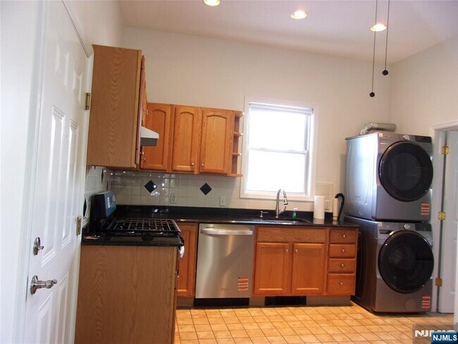 Photo - 1 Hawthorne Ave Unit 1