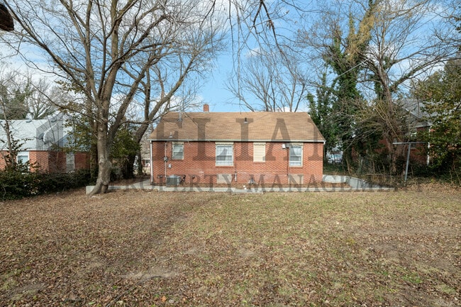 Photo - 3627 E 10th St N