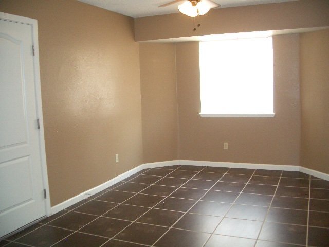 Photo - 9120 Peach Ave