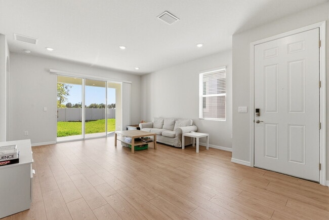 Photo - 857 157th Ct E