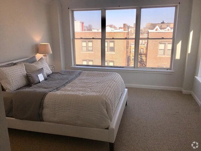 Building Photo - 910 Beacon St Unit 2 Rental