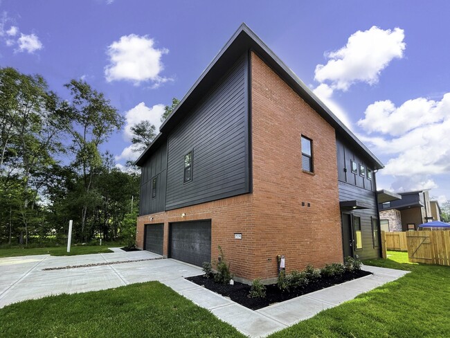 Building Photo - 2517 Appian Wy Unit B