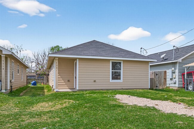 Photo - 7521 Dyer St