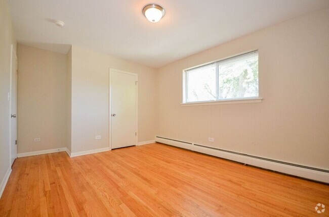 Building Photo - Charming 2-Bed, 1-Bath Apartment in the He... Unit N