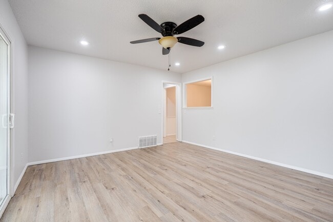 Photo - 4713 Newport Dr