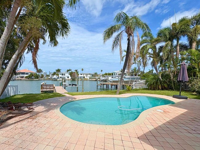 Building Photo - 10128 Yacht Club Dr