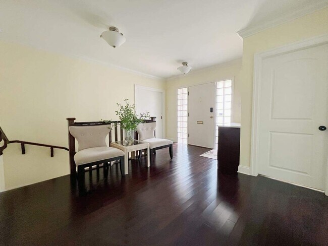 1561 Wesbrook Cres
