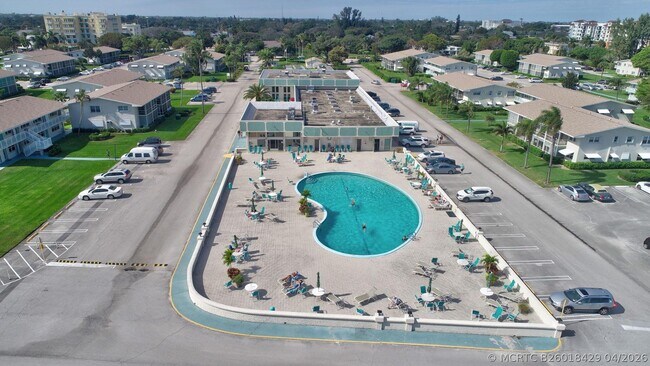 850 East Dr Unit 207
