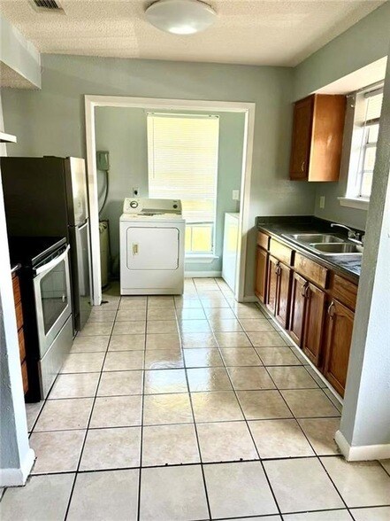 Photo - 13920 Wales St Unidad 1