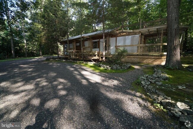 Building Photo - 1995 Old Woods Rd Rental