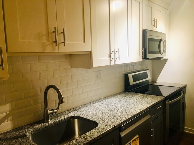 Building Photo - 224 W Rittenhouse Sq Unit 903-- 1 bedroom