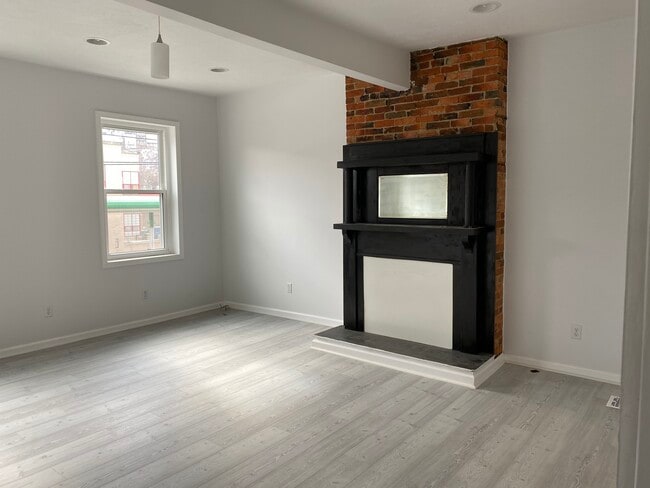 Building Photo - 1009 E Carson St Unit 1009 #2 E Carson St