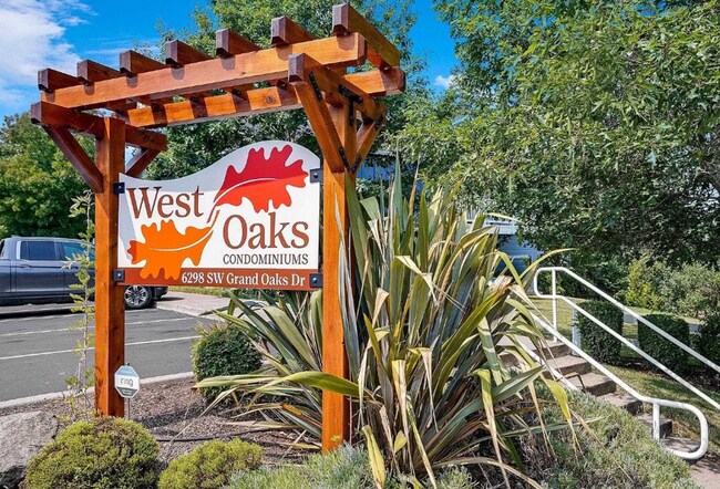 Luxury Living at West Oaks Condominiums - Luxury Living at West Oaks Condominiums