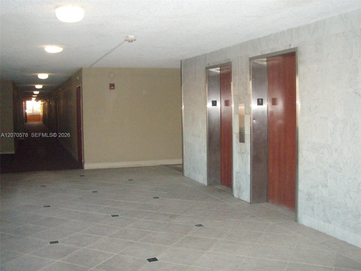 Photo - 6980 NW 186th St Unidad 3-522