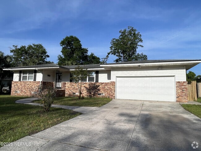 Building Photo - 1246 Lamanto Ave E Rental