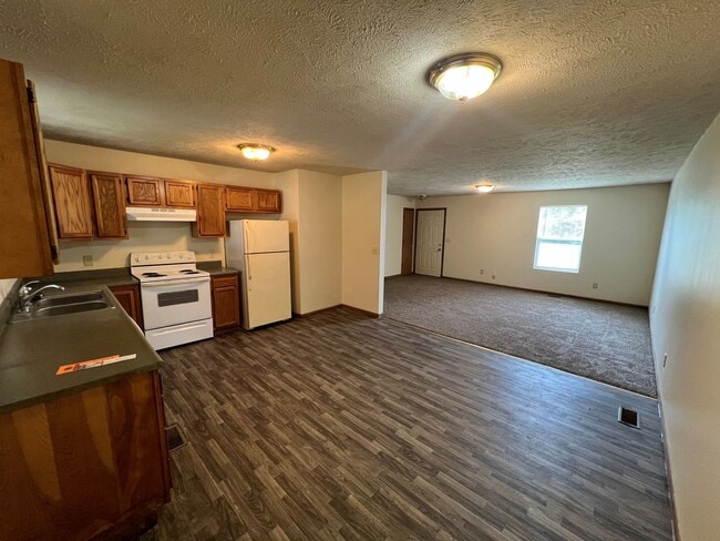 Building Photo - 1528-1530 S 18th St Unit 1530 S 18th St. (M-031)