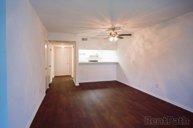 Sala de estar/comedor - Fort Bayou Apartments and Condos