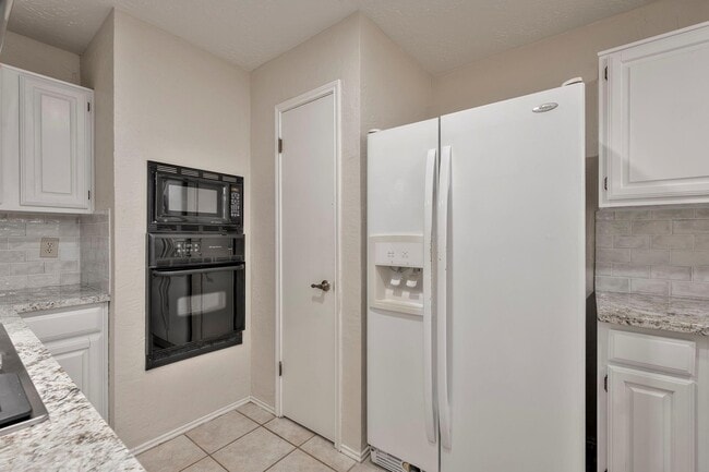 Photo - 2011 Creek Valley Ln