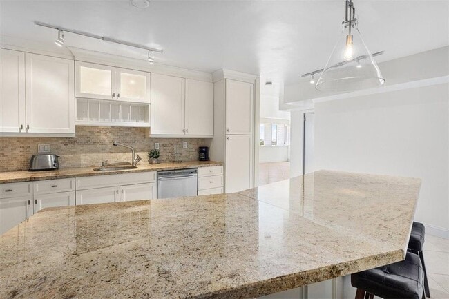 Photo - 3000 Holiday Dr Unit 1104