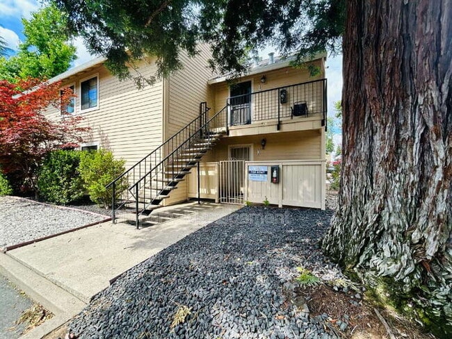 Building Photo - 7445 Auburn Oaks Ct Unit Apt K