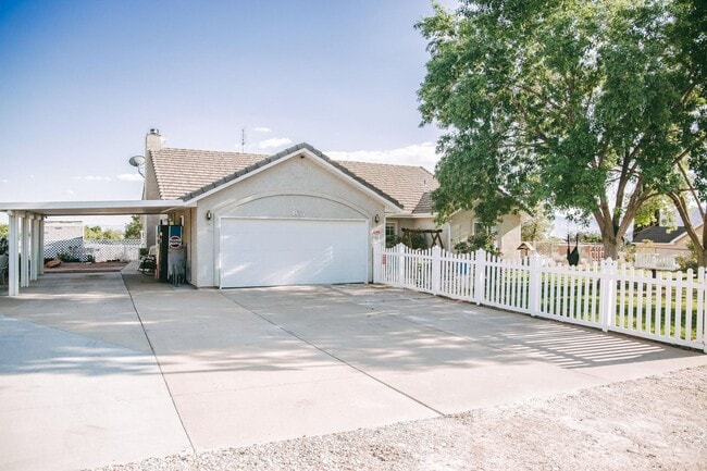 Photo - Horse Property!  Private Pool!  Land!
