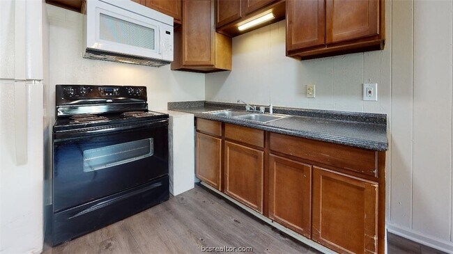 Photo - 206 Lynn Dr Unit B