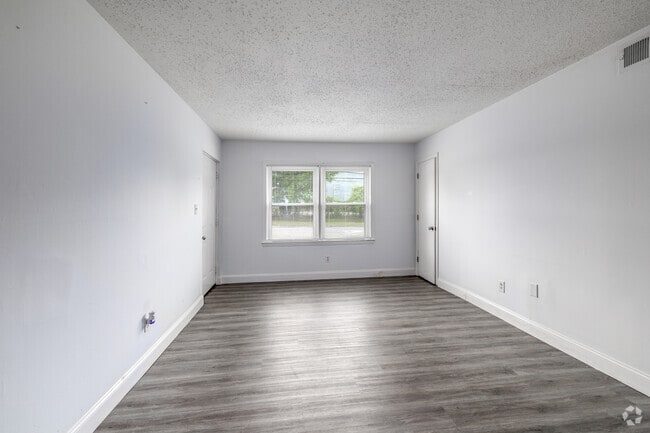 2 habitaciones, 1 baño - 800 pies cuadrados - Sala de estar - Derita Woods Apartments