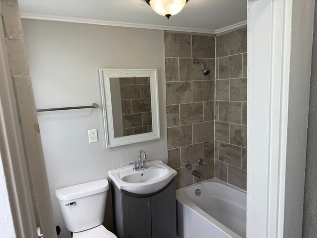 Photo - 721 Ross Ave Unidad B