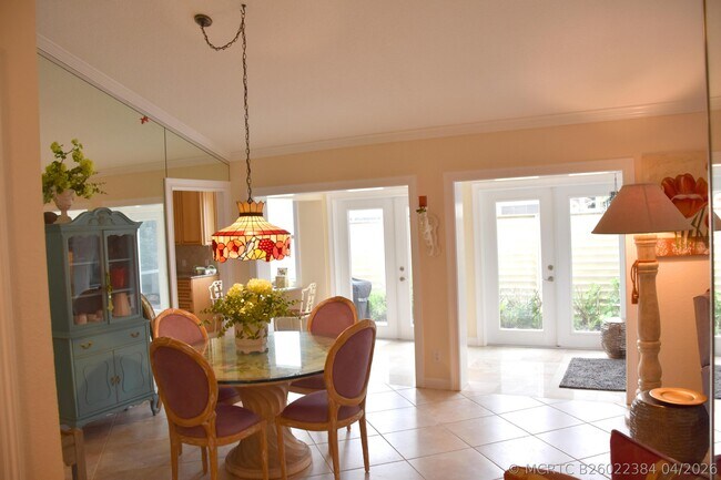 Photo - 11 Ironwood Way N