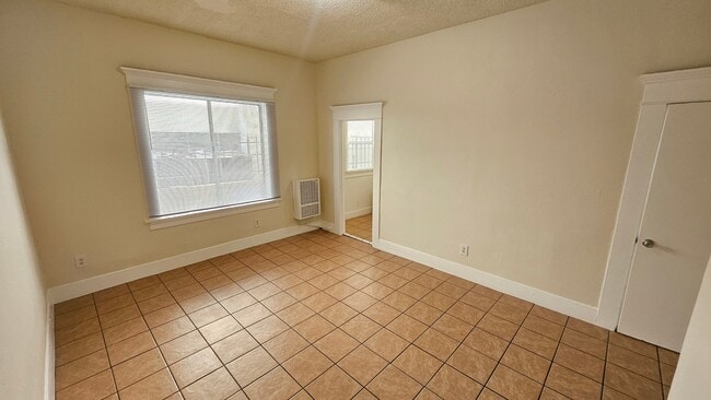 Photo - 743 S Burlington Ave Unit 4