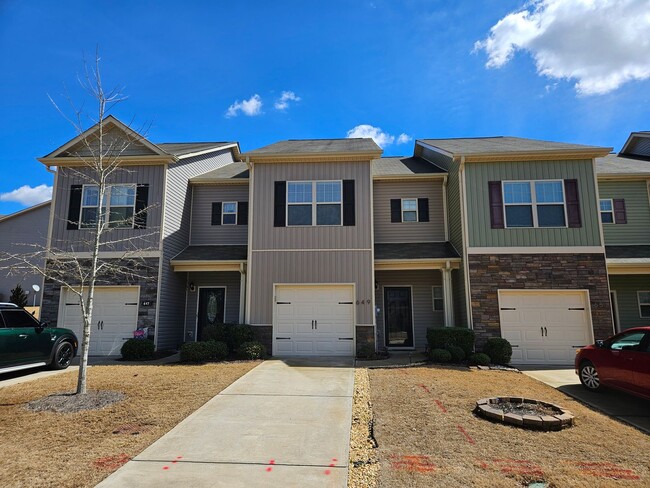 Nice 3 bed 2.5 bath Townhouse located in A... - Nice 3 bed 2.5 bath Townhouse located in A...