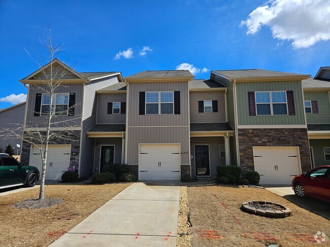 Building Photo - Nice 3 bed 2.5 bath Townhouse located in A...
