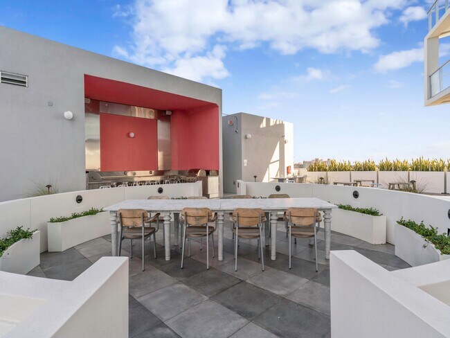 Photo - 2000 Metropica Wy Unit 2311