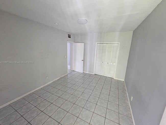 Photo - 7610 Dickens Ave Apartamento Unidad 4