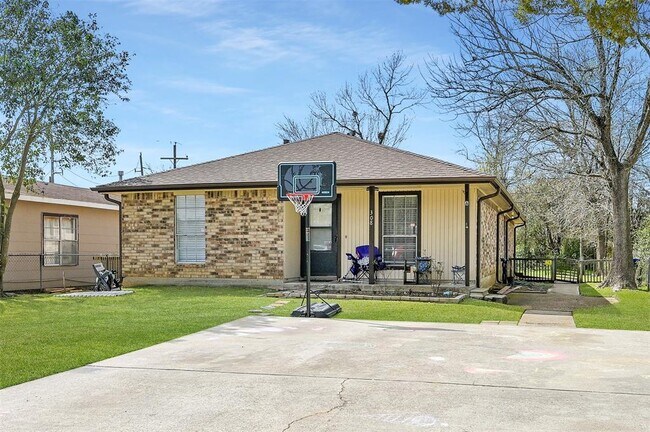 Photo - 308 Lawrence St Unidad A