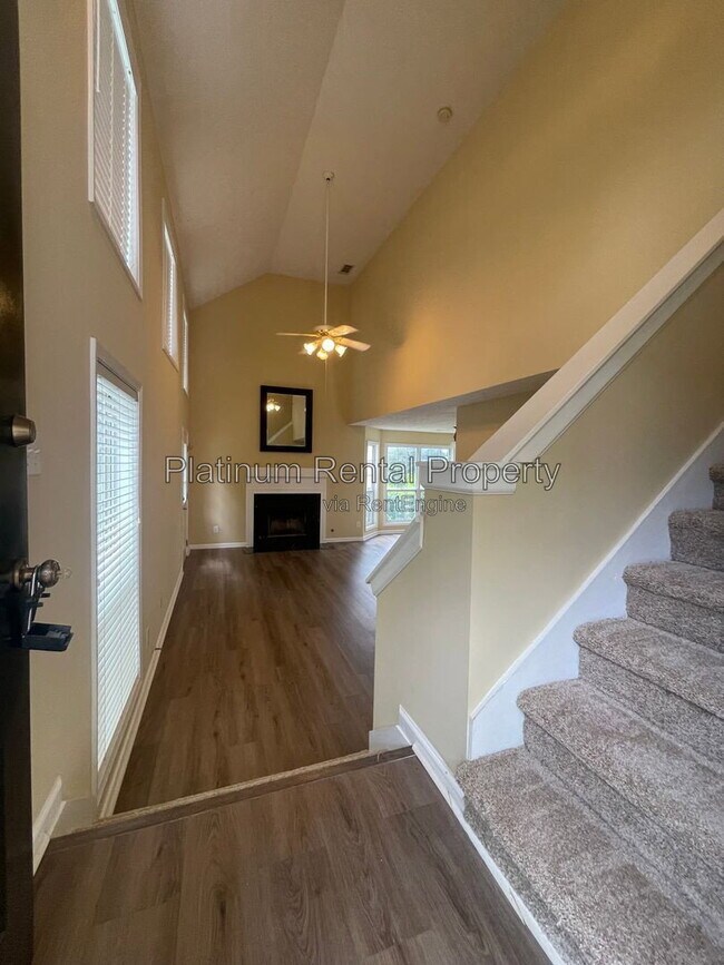 Photo - 810 Camelon Ct