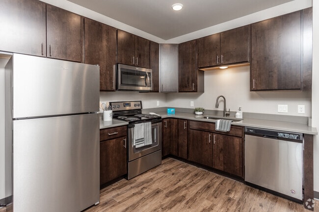 1BR, 1BA - 654 SF