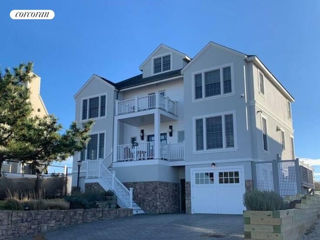 Building Photo - 949B Dune Rd Rental