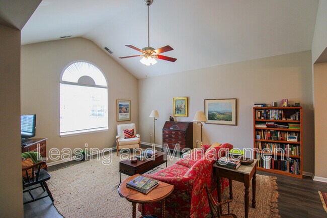 Photo - 1317 Heidiho Way