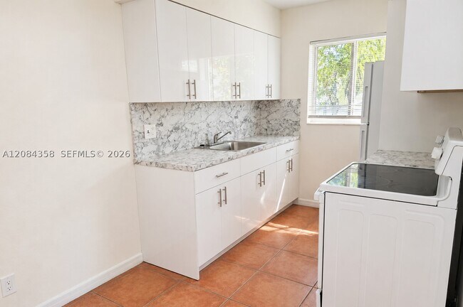Photo - 304 SE 9th St Unit 8