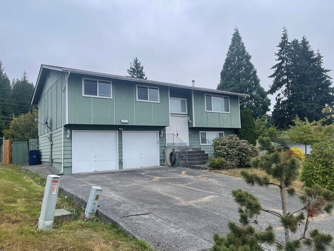 Building Photo - 1017 N Viewmont Dr