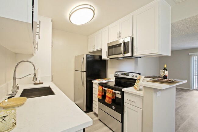 Kitchen - Natick Park Apartments