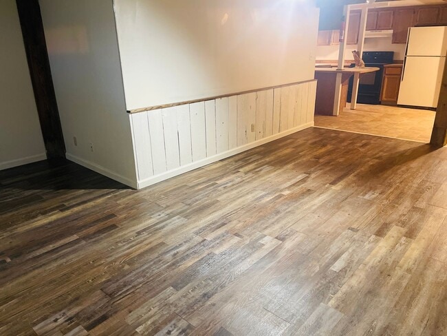 Photo - 2 Bedroom 1 Bath w/ Off Street Parking & Laundry Unit 2