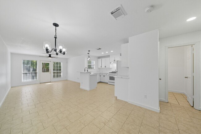 Photo - 3116 Bolt St