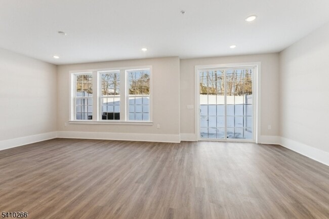 Photo - 179 Jasmine Dr