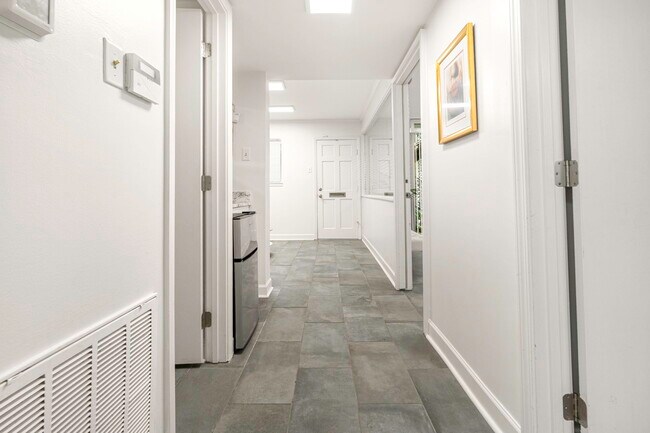 Photo - 2955 Ridgelake Dr